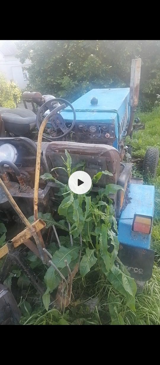 Продам два трактора в нормальному стані