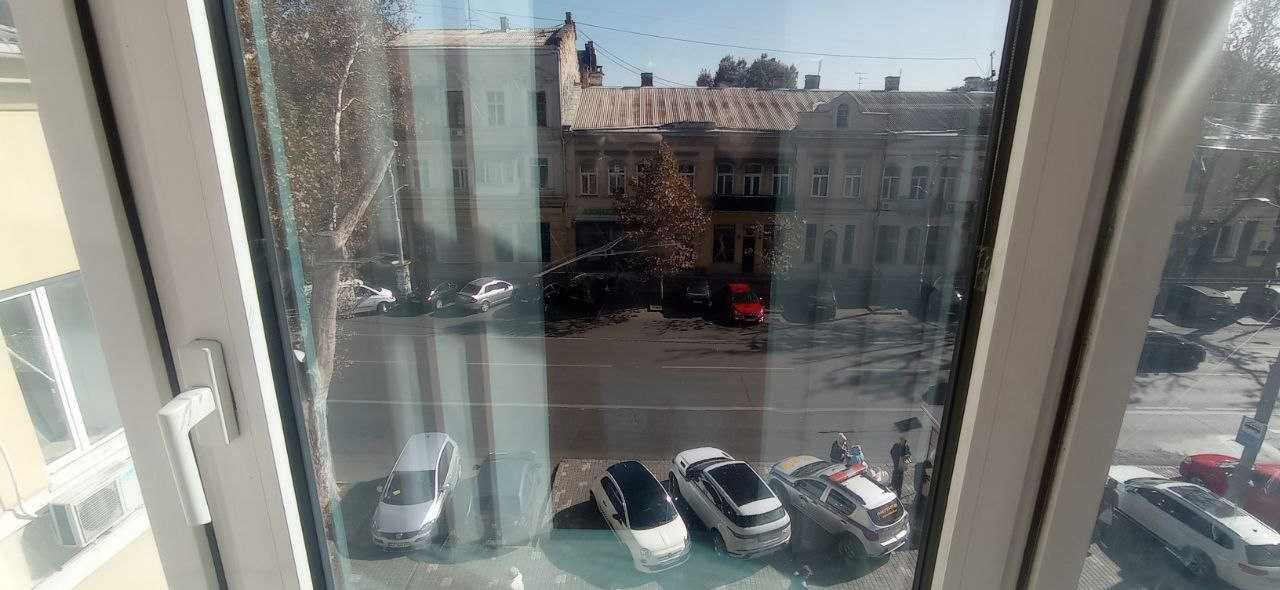 Коммерческое помещение 1600м2 .Центр города. Фасад.