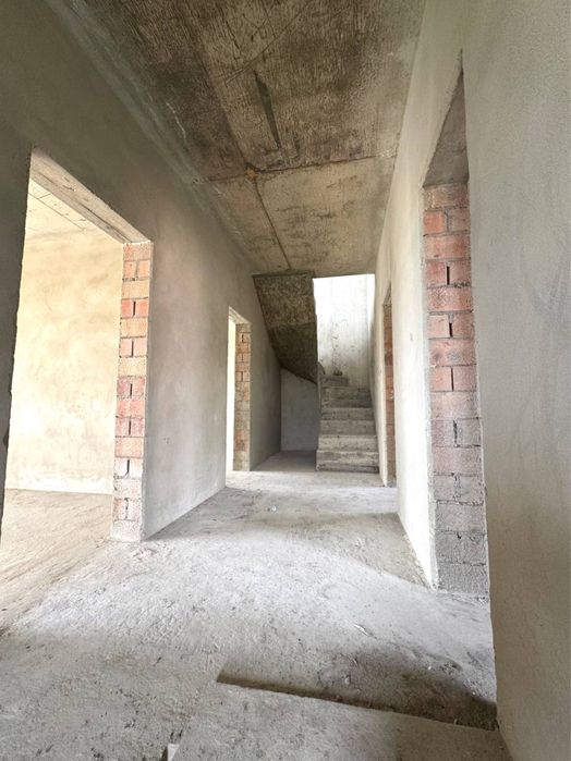 Продаж котеджу з терасою на даху м.Винники