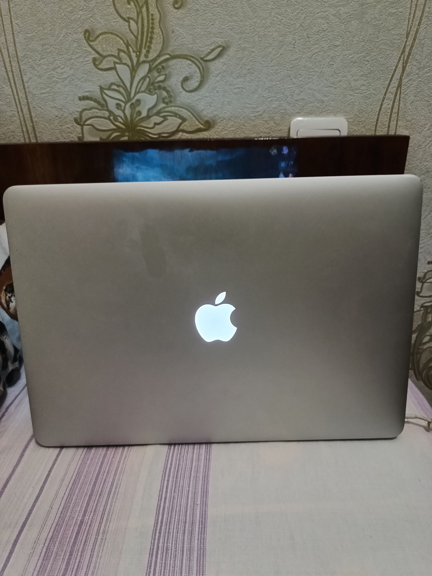 MacBook Pro 16/256/i7