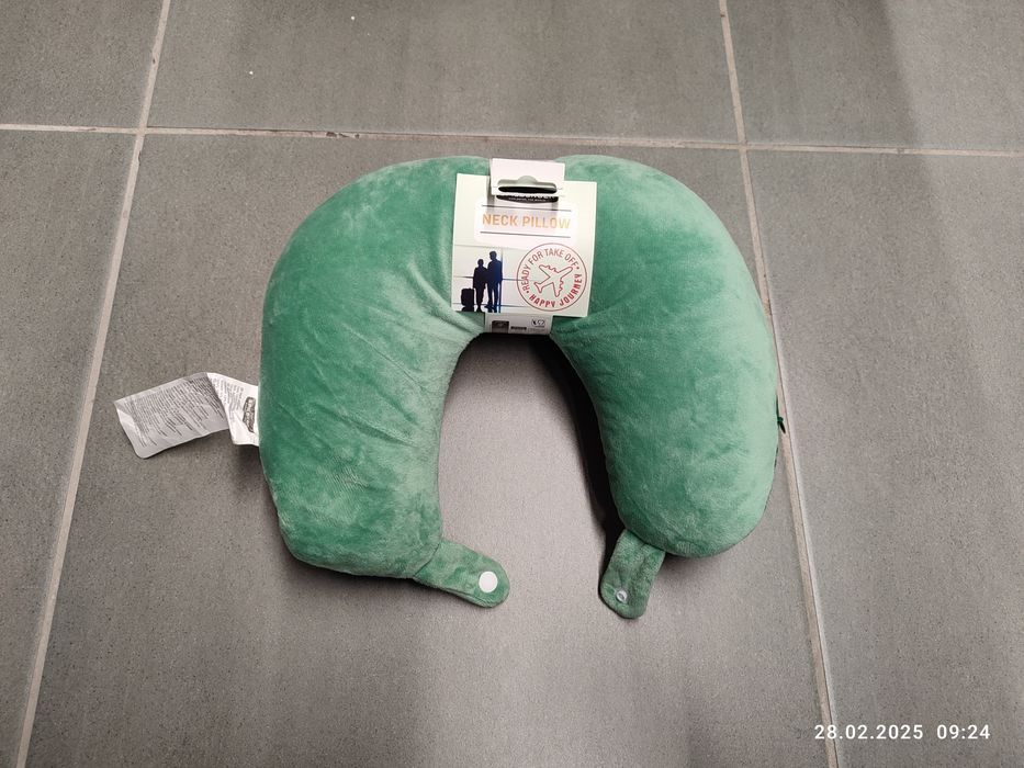 Nowa zielona poduszka podróżna pod szyję