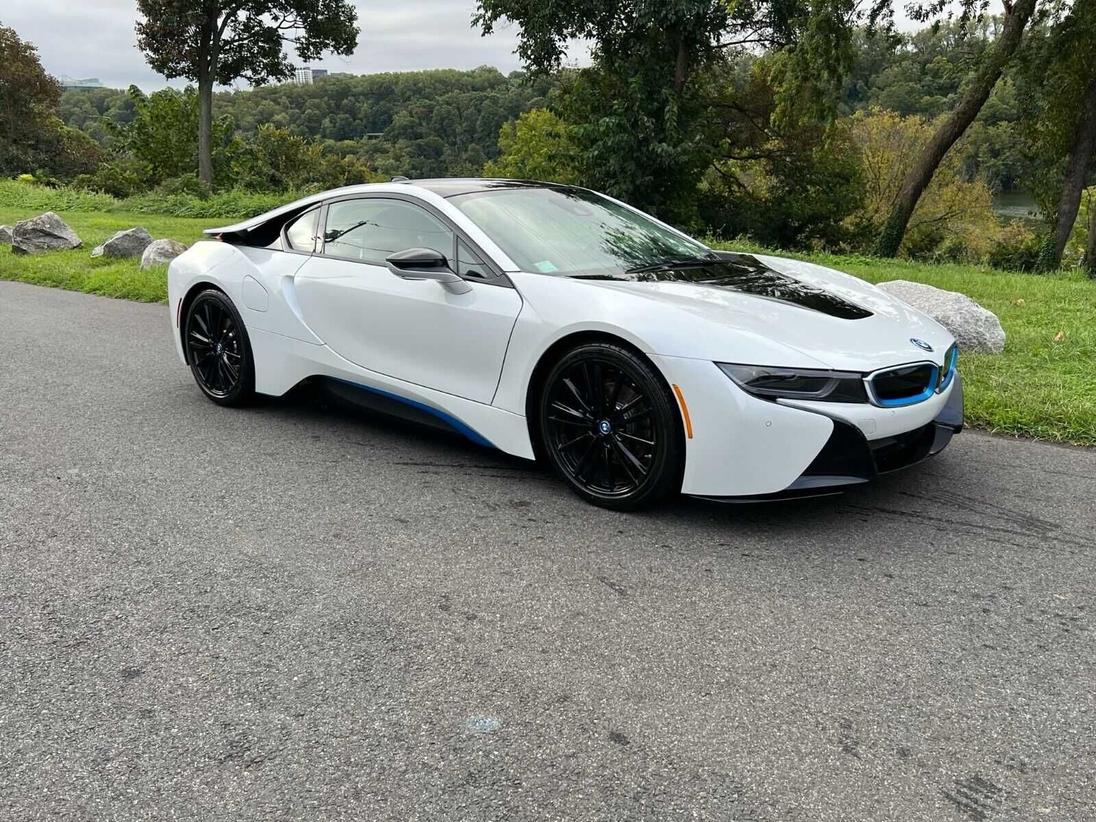 2019    BMW   i8