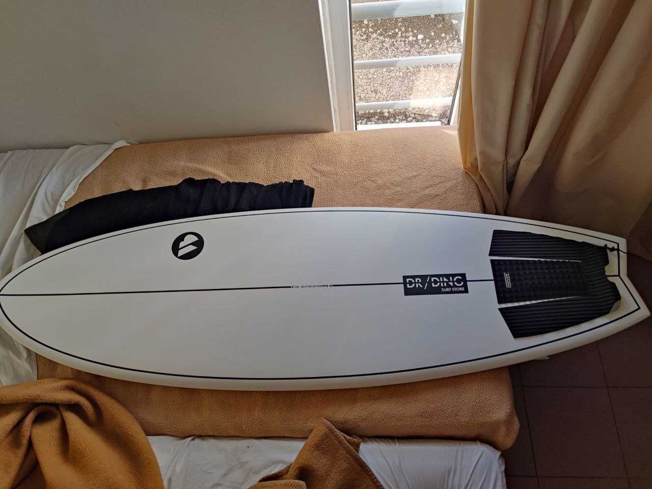 waveborn - (6'2) -
(22 1/2)-
(2 7/8)-
(45.7 L)-