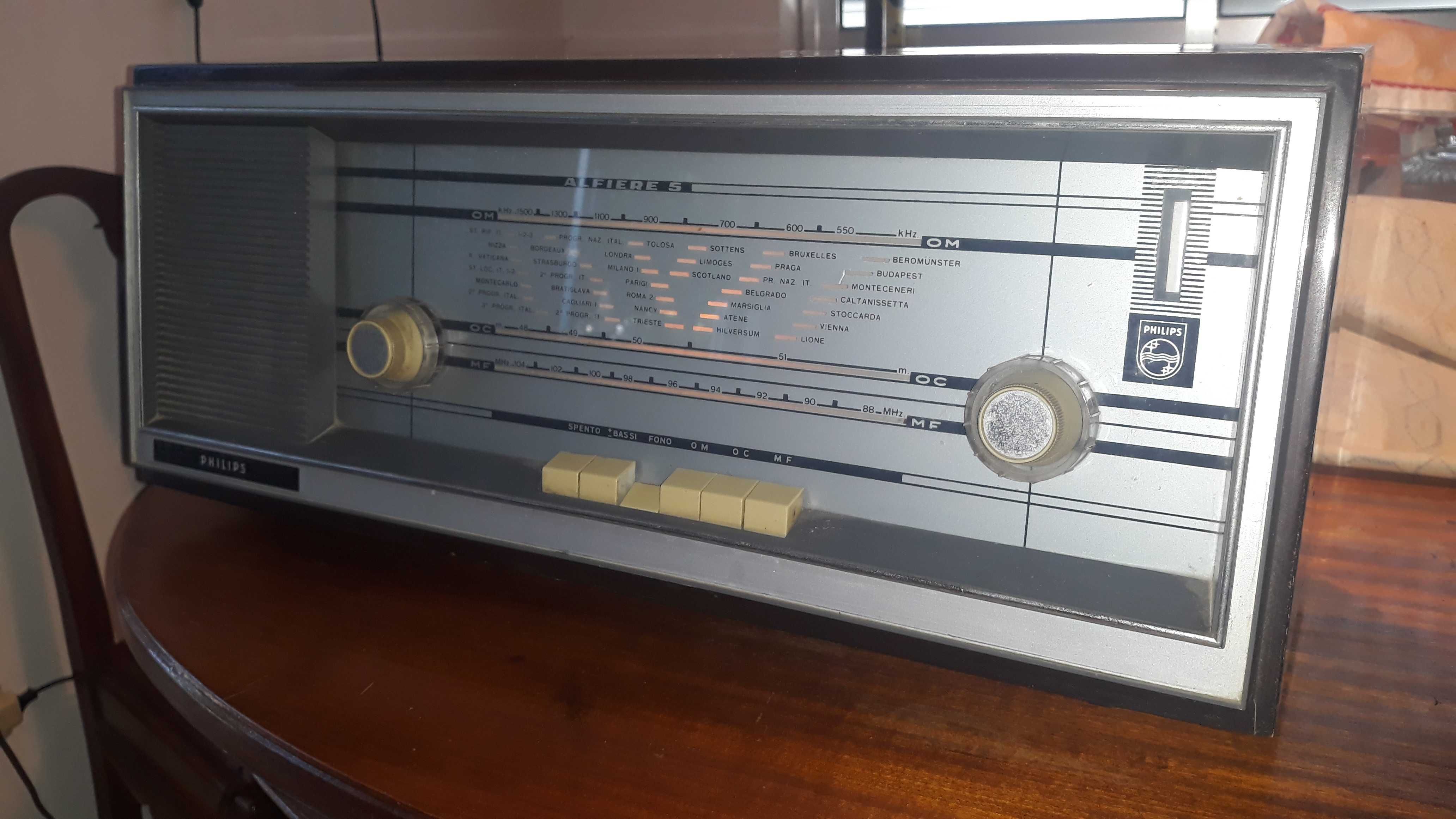 Antigo Rádio Philips Alfiere 5 (de 1964)