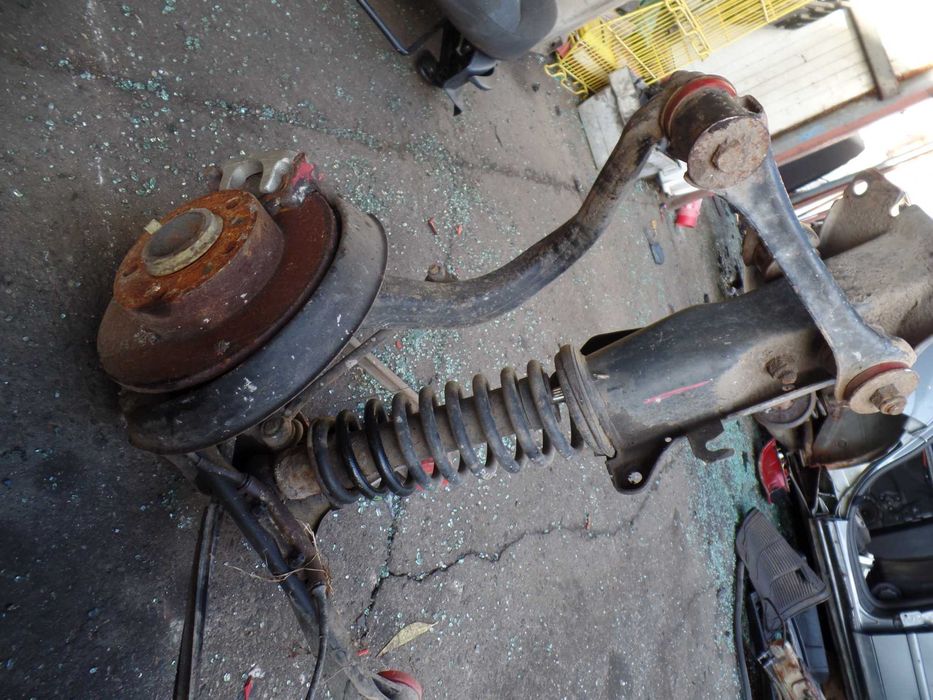 Lis5 Mocowanie amortyzatora audi a4 b5 QUATTRO prawy tylny