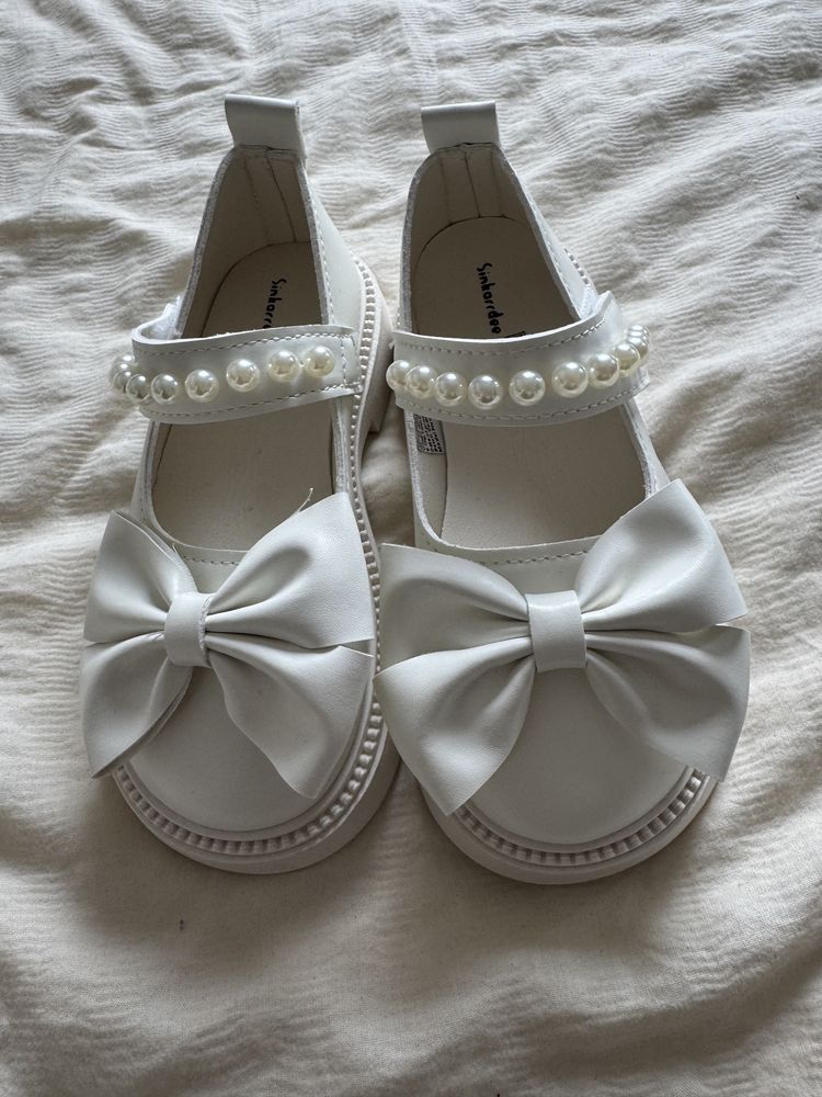 Nowe buty z kokardkami 27