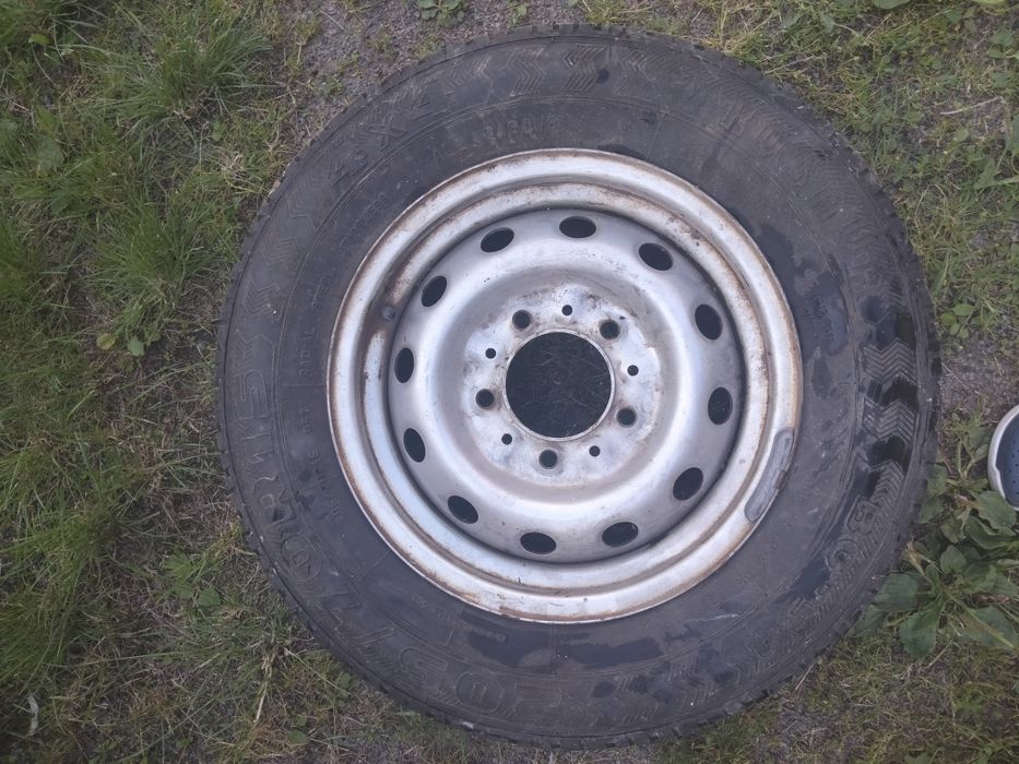 2 леса 205/70 R15 для Ниви Шевроле.