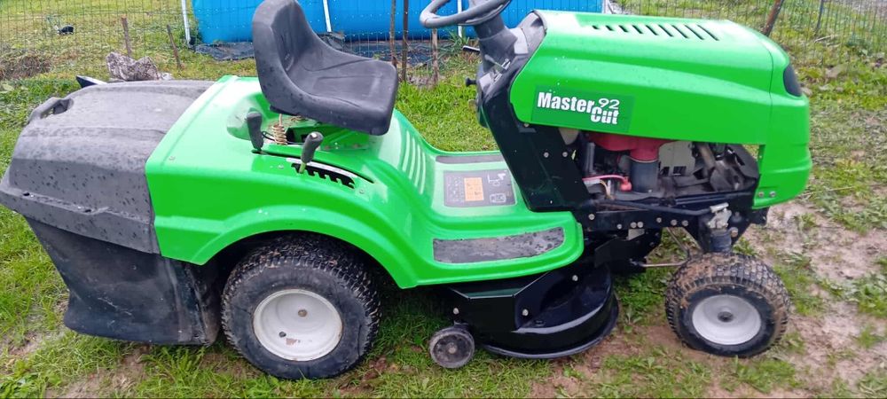 Trator corta relva com 12,5cv