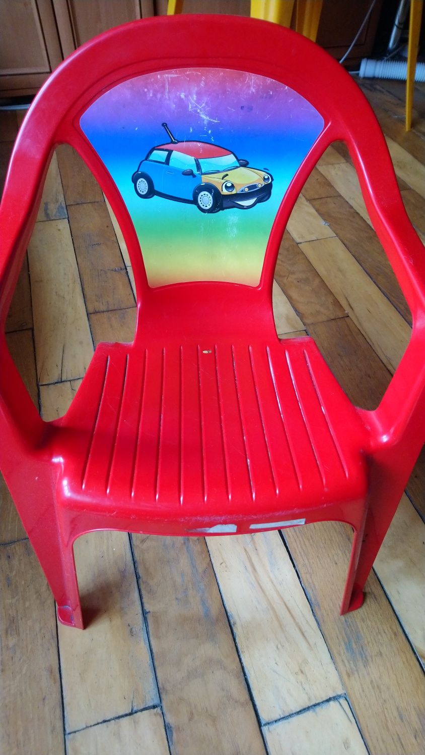 Krzesełko plastikowe dla dziecka oraz stolik