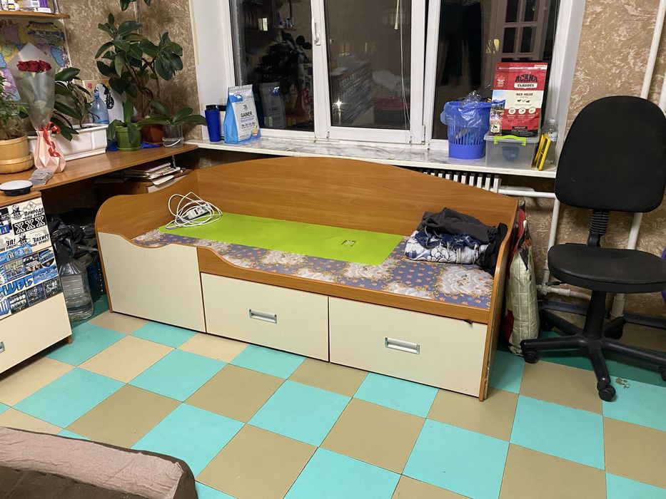 Ліжко з ящиками