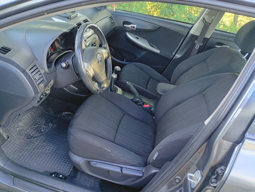 Toyota Corolla 1.6 benzyna