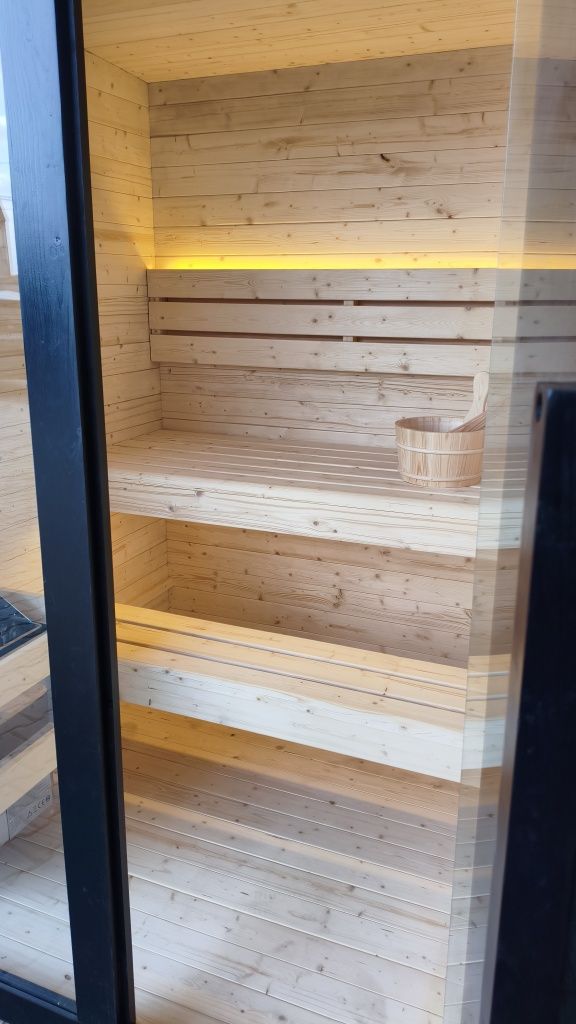 Nowoczesna, stylowa sauna fińska ogrodowa, szybki montaż, na stanie.