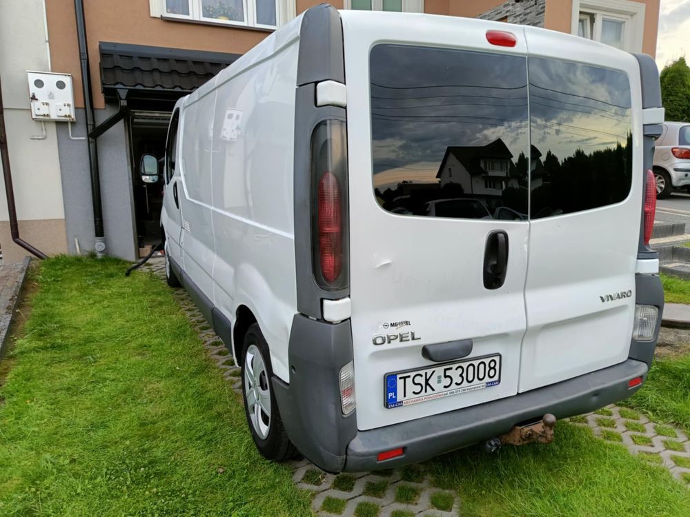Opel Vivaro 2.0 b+g jak trafic primastar