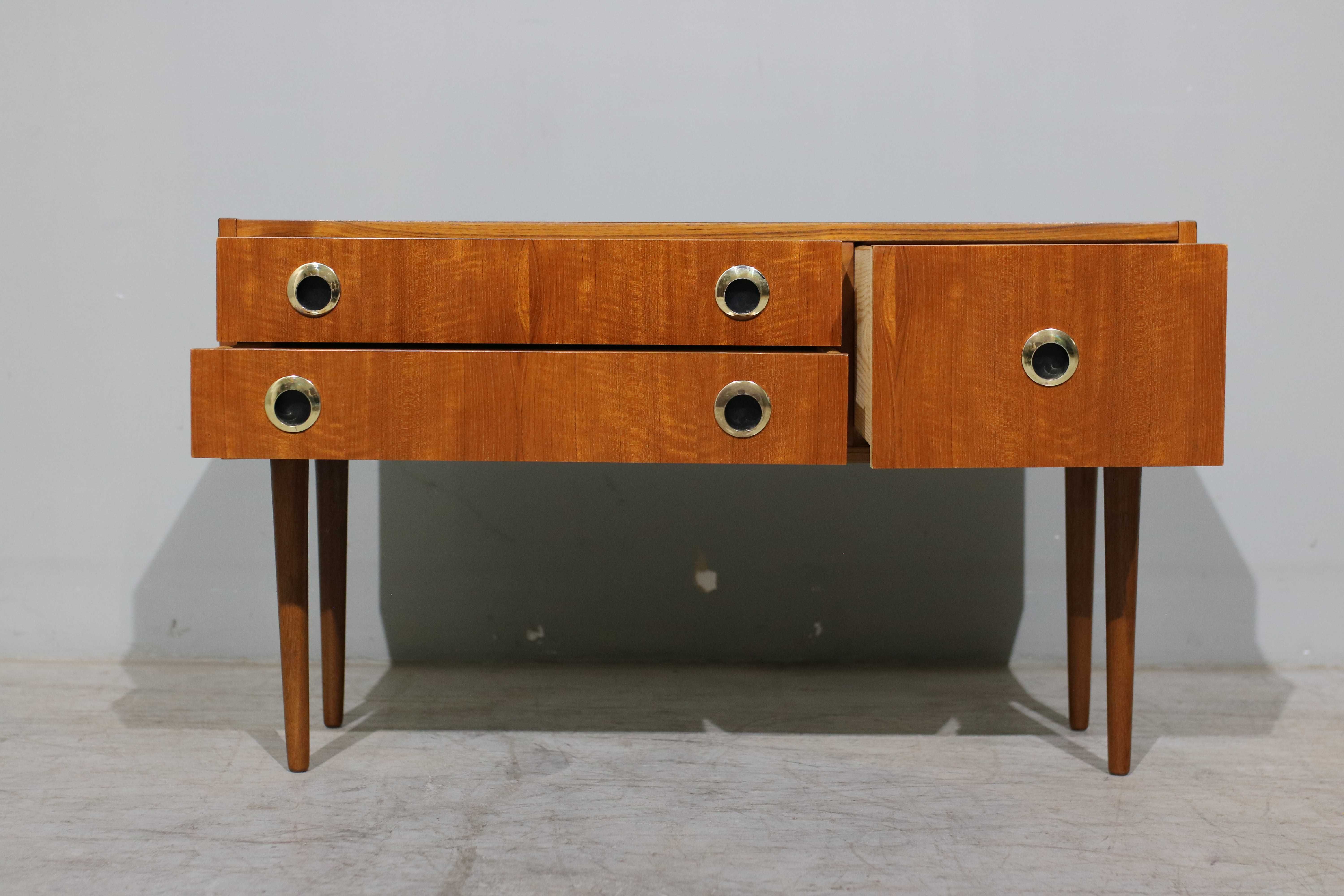 Móvel de apoio em teca | Nordic Design