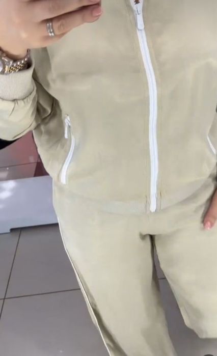 Продам новий костюм