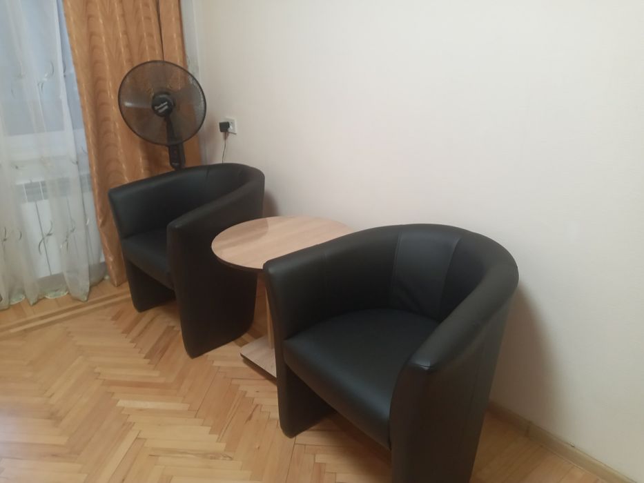 Два кресла (фотель), чёрные