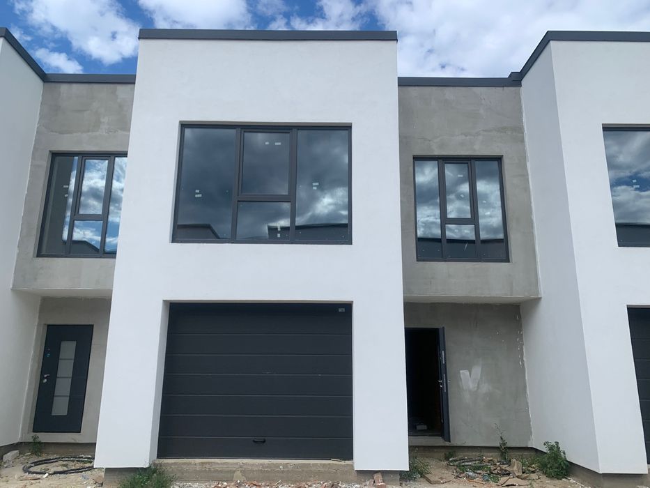 Продаються сучасні таунхауси з гаражом