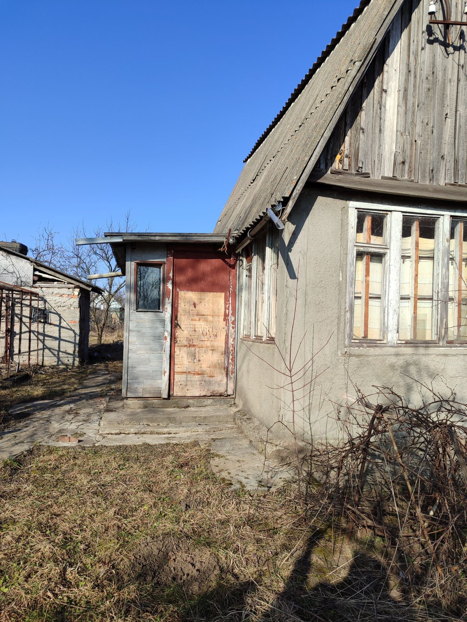 Земельна ділянка  та дачний будиночок