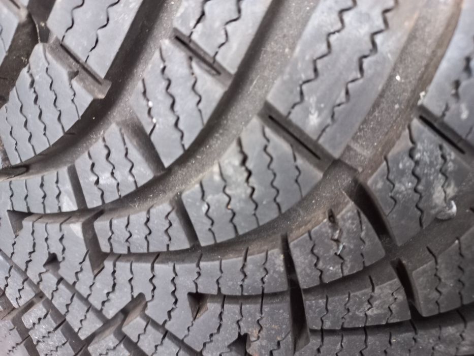 4 opony zimowe 195/65/15 Goodyear rok 2022 bieżnik 8.5mm
