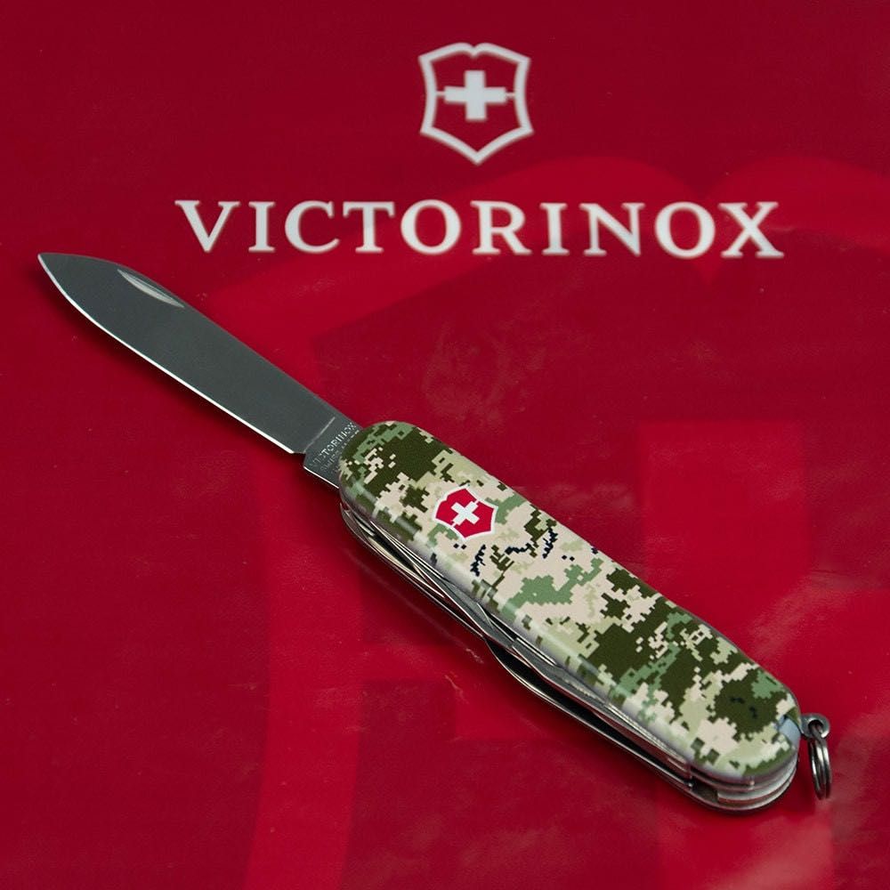 Складаний ніж Victorinox CLIMBER ARMY Піксель з черв. Лого