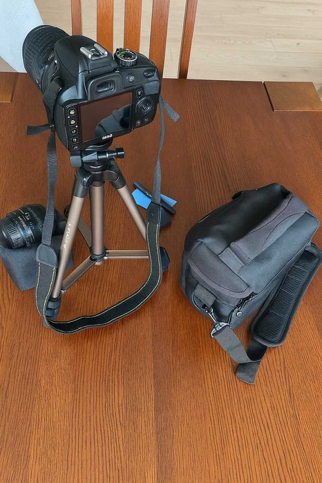 Nikon D3100 + dodatkowy obiektyw + statyw + 2 akumulatory + torba