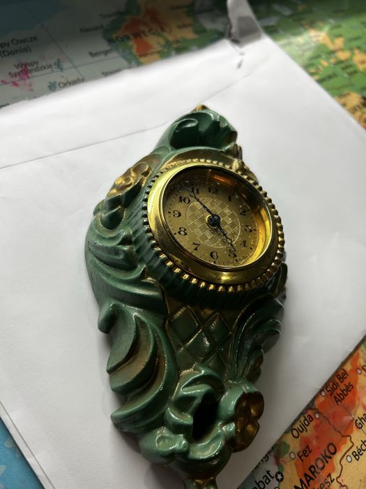 Zegar scienny wiszacy-odlew