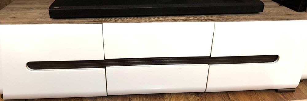 Nowoczesna witryna Azteca Trio, stan idealny