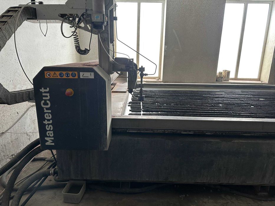 Maszyna do cięcia wodą waterjet STM MasterCut V2 3020 2D