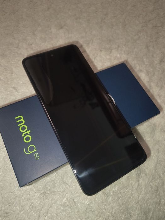Motorola Moto G60. Батарея 6000 мАг