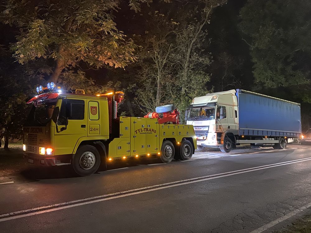 Holownik TIR Pomoc drogowa 24h holowanie ciężarowe serwis A2