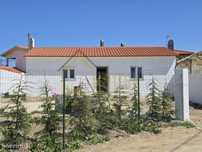 Moradia T2 Térrea, perto Praia