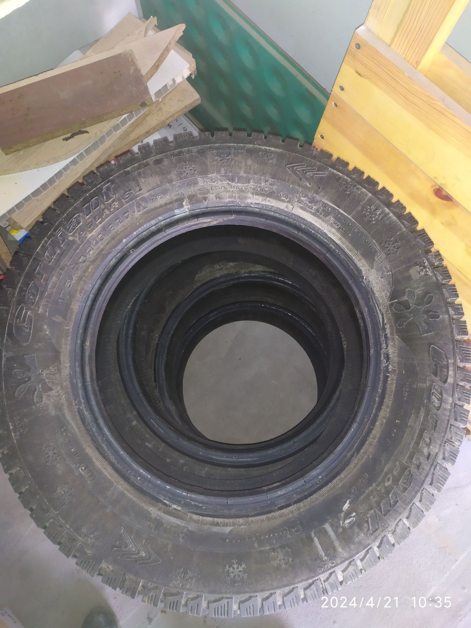 Продам зимові шини 175/70 R13