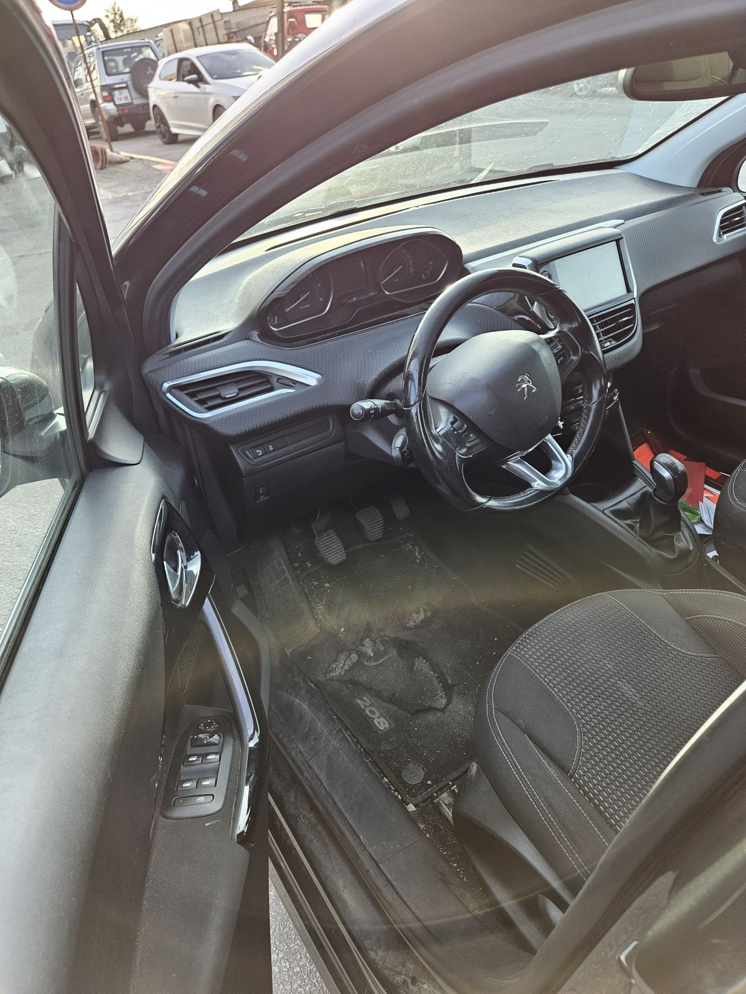 Peugeot 208 1.6 BlueHDi de 2017 para peças