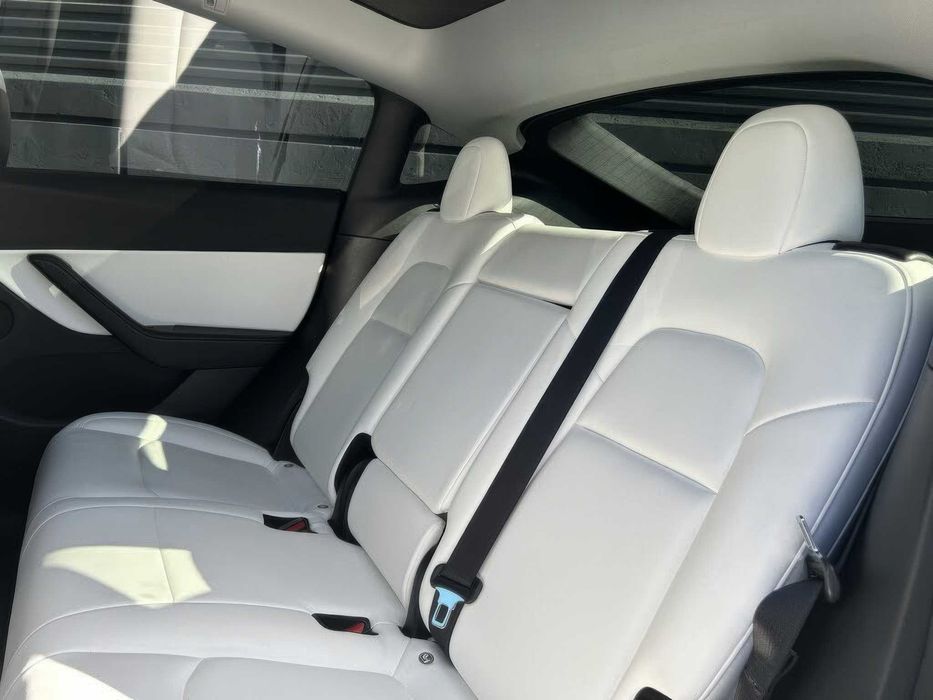 Tesla Model Y Long Range      2021