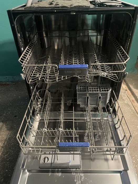 Посудомойка вмонтована Samsung DW-SG720T