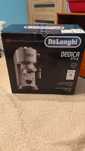 Ekspres do kawy Delonghi Dedica EC685.M