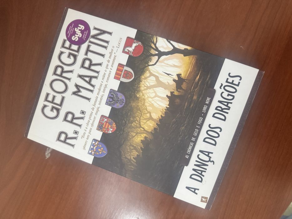 Livros vários (vários tipos]