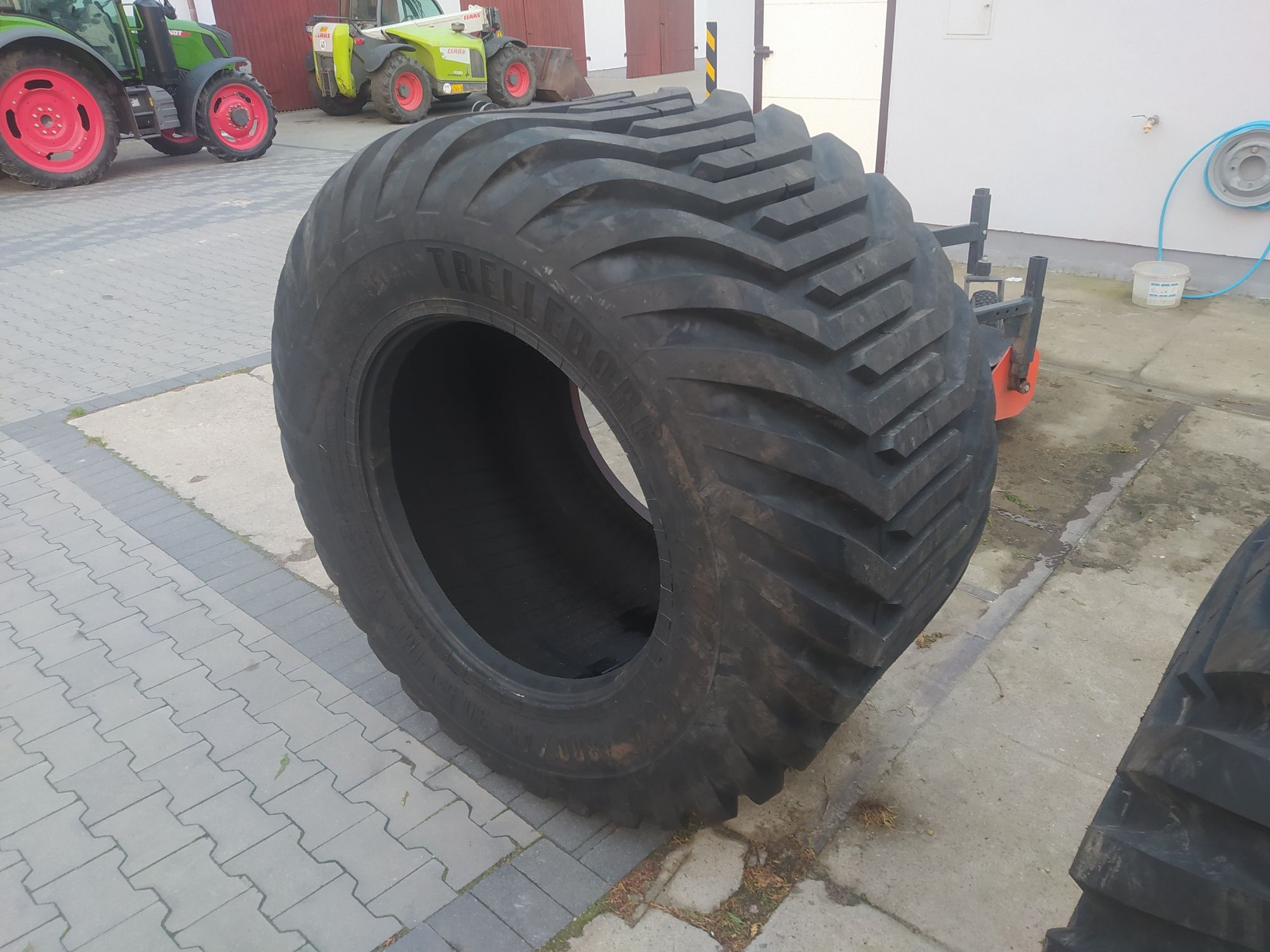 Opona 800/45R30,5