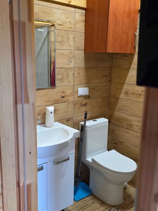 Całoroczny w pełni wyposażony domek plus wiata MOBILNY