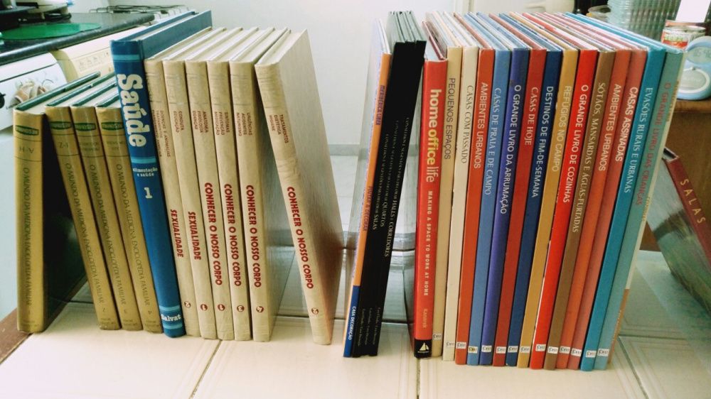 Varias Enciclopédias , saúde, decoração, história Universal e banda