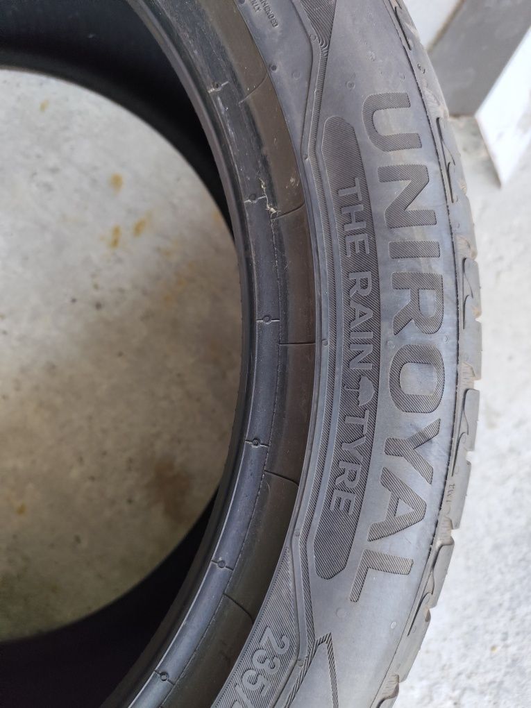 Pneus 235/45r18 Uniroyal RS5 70% piso