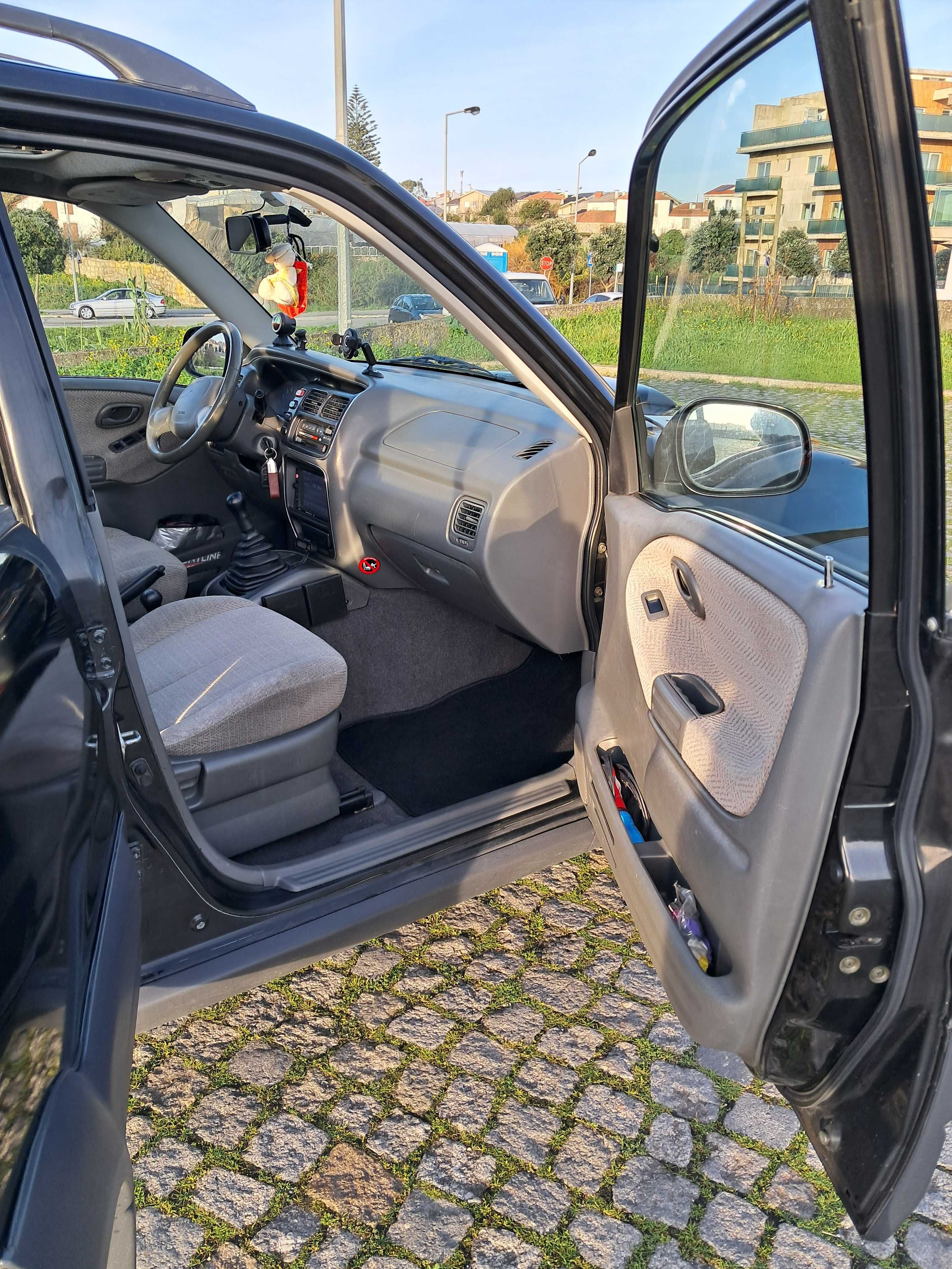 Jipe Grand Vitara Ano 2000 Preto