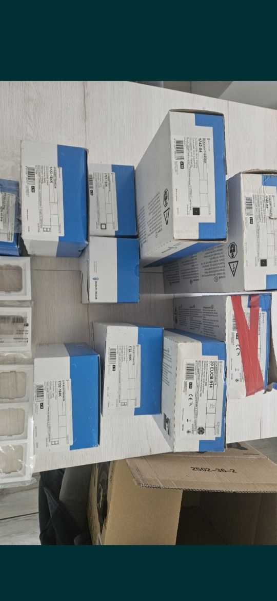 firmy Schuko Jaeger gniazdka i ramki za całość 689 zł