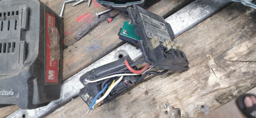 Na części wkrętarka Metabo BS 18 LTX