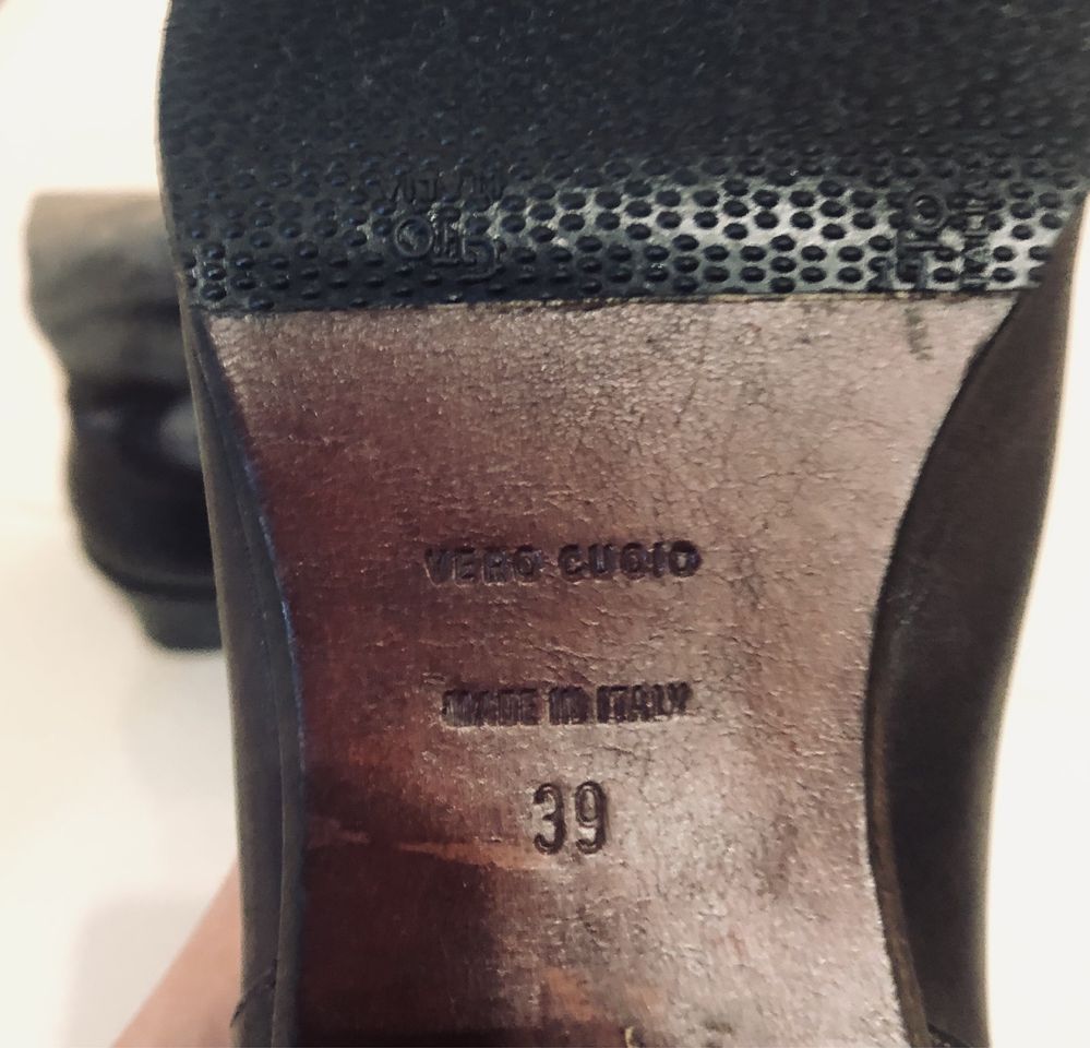 Шкіряні стильні  італійські чоботи Vero Cuoio 39р.