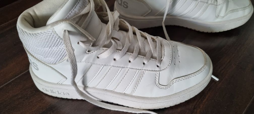 Ботинки adidas белые