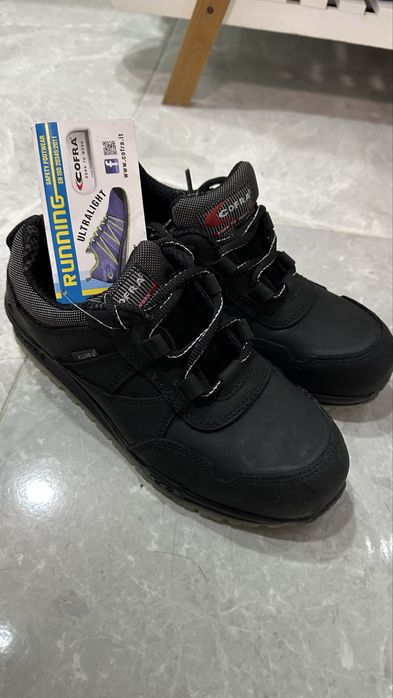 Sapatos de segurança novos