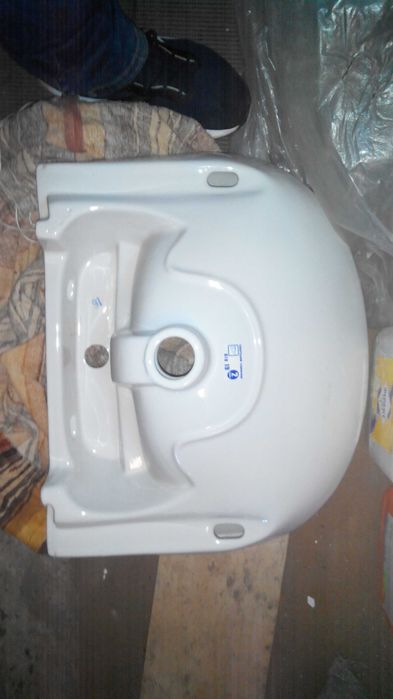 Умивальник з ножкою...