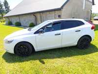 Białe Volvo V40 T3