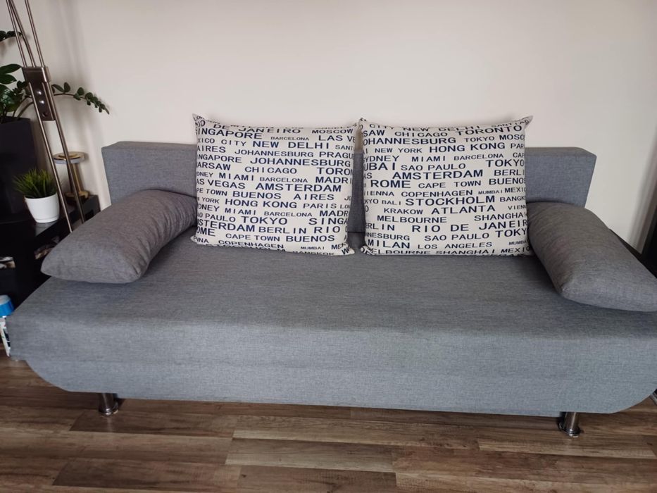 Kanapy, szare z poduchami - rozkladane, stan bardzo dobry, rzymianki